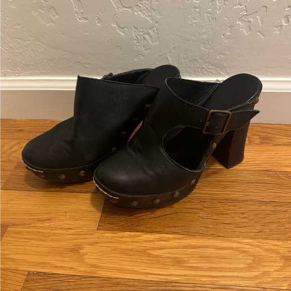 FREE PEOPLE Black Leather Wood Wonders Clogs Shoes Platform Size 10 40 Boho - Picture 3 of 7